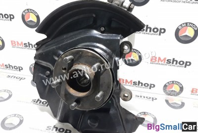 Поворотный кулак передний левый Range Rover L322