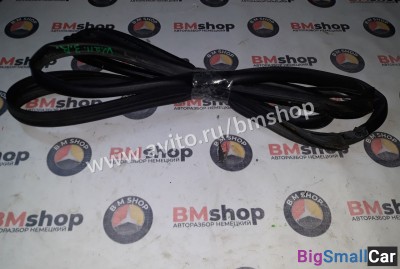 Уплотнитель задней правой двери Мерседес W211