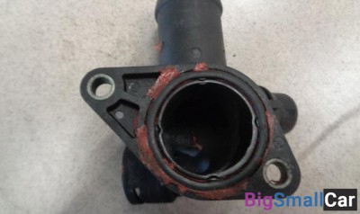 Крышка термостата от Audi A4 B7 2004-2007