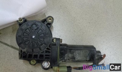 Моторчик стеклоподъемника передний правый от Hyundai Sonata 4 EF 1998-2012