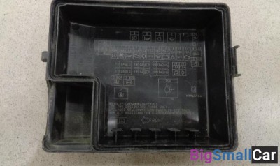 Крышка блока предохранителей от Mitsubishi Airtrek 2001-2005