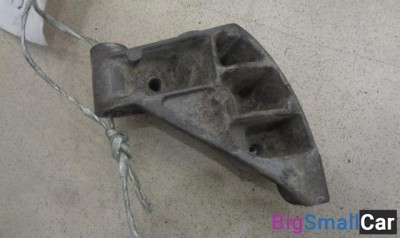 Кронштейн генератора от Nissan March K12 2002-2010