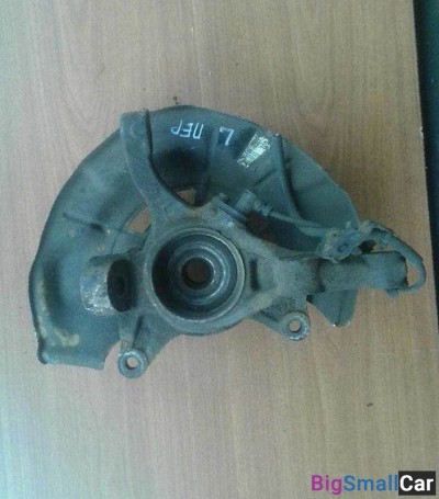 Кулак левый Toyota Camry 40 2.4