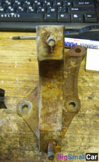 Кронштейн промежуточного вала привода Focus II 2005-2008, Fiesta 1995-2000, C-MAX 2003-2011б/у