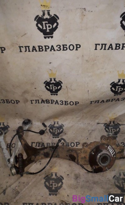 Кулак поворотный перед левый со ступицей Passat  B5  1996-2000 б/у