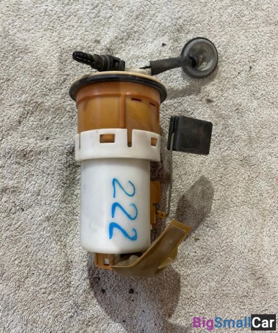 Насос топливный Toyota Vitz 10