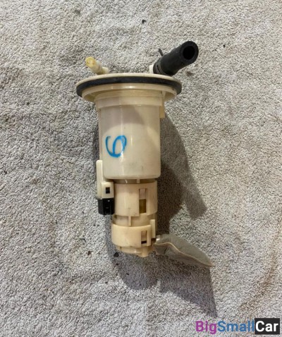 Насос топливный Toyota Passo 1KR