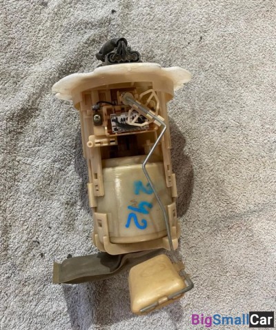 Насос топливный Nissan Sunny 15