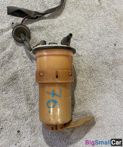 Насос топливный Toyota Platz 2000