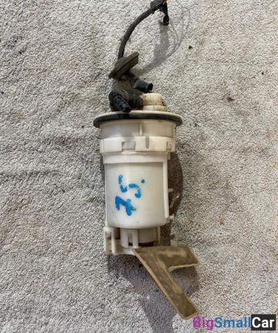 Насос топливный Toyota Corolla 120