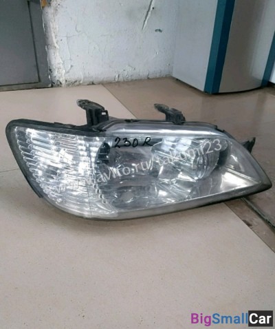 Фара правая на Митсубиси Лансер Цедия RH