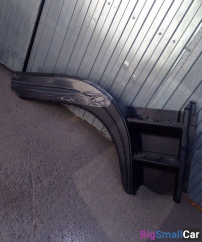 Накладка подножки двери Hyundai HD500 869307C001